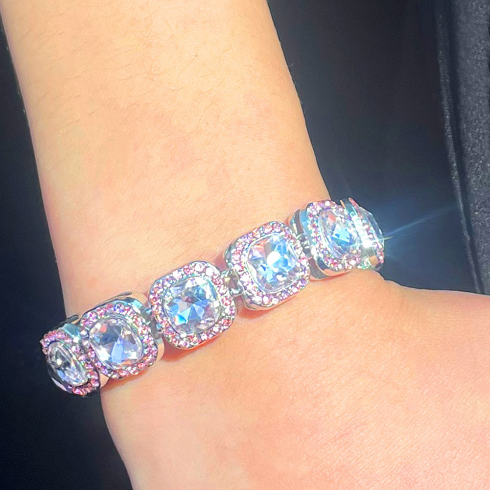 Bracelet en chaîne orné de strass