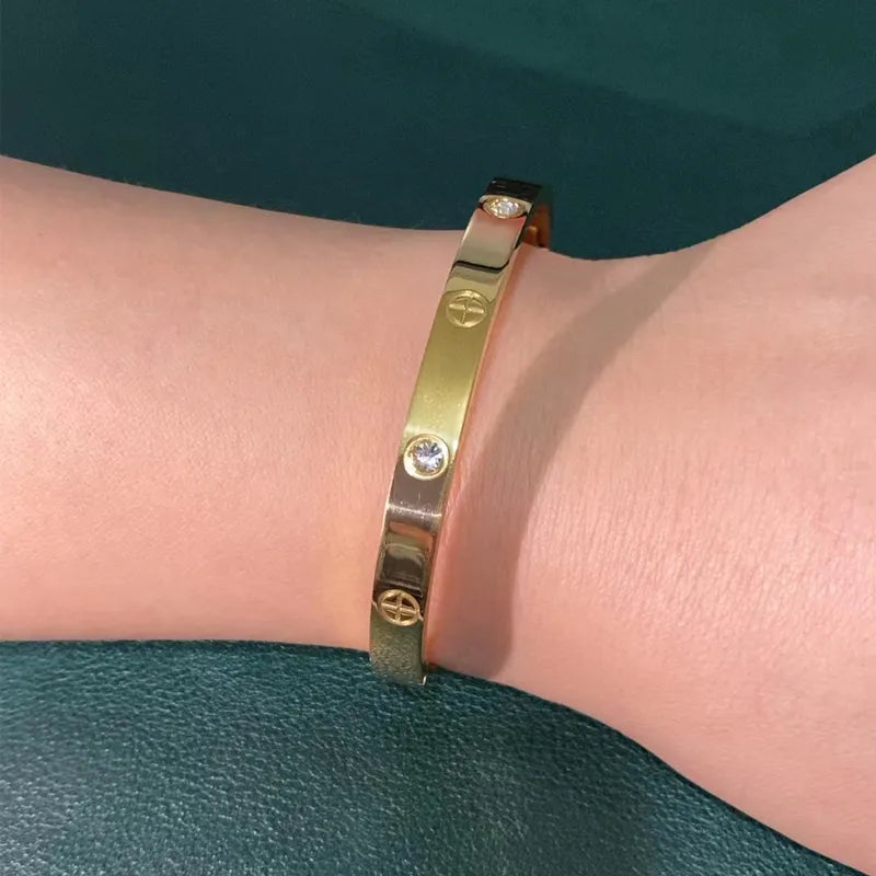 Bracelet à clous